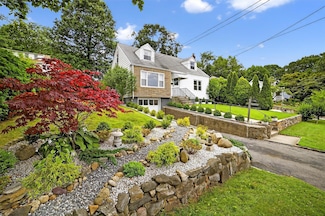 130 Cresthill Rd, Yonkers, NY 10710