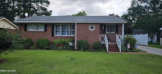 604 Blaney St, Clinton, NC 28328