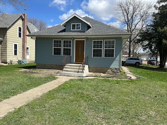 709 4th Ave, Windom, MN 56101