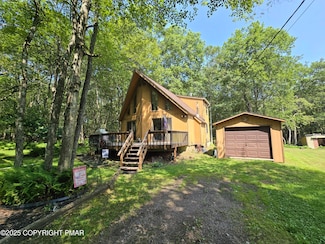 8 Running Bear Ln, Albrightsville, PA 18210