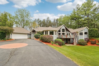 6430 Briarwood Dr, Burlington, WI 53105