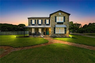 1401 Omohundro St, Rockport, TX 78382