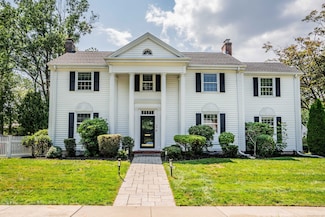49 Brookline Dr, West Hartford, CT 06107