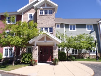 1246 Sunnyside Dr Unit 105, Week, Cadillac, MI 49601