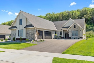 2359 Sydney Ln, Hudson, WI 54016