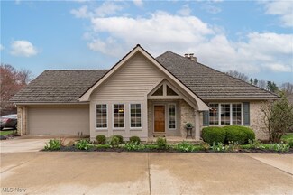 27 La Salle Ct SE Unit 27L, North Canton, OH 44709