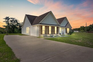 412 Tower Ave, Anahuac, TX 77514