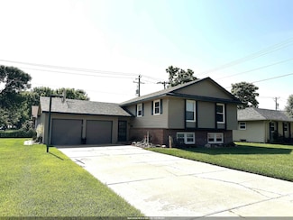 1501 Cherry Ln, Great Bend, KS 67530