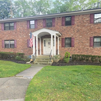 452 Somerset Dr Unit F, Pearl River, NY 10965