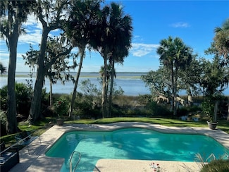 126 Riverwalk Dr, Brunswick, GA 31523