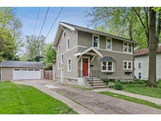 1063 39th St, Des Moines, IA 50311
