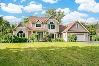 25 Sunleaf Dr, Penfield, NY 14526