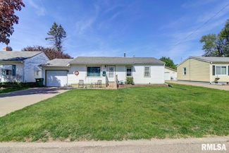 1026 N 12th St, Clinton, IA 52732