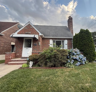 5006 Marathon Pkwy, Little Neck, NY 11362