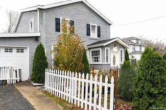 163 Orchard Rd, East Patchogue, NY 11772