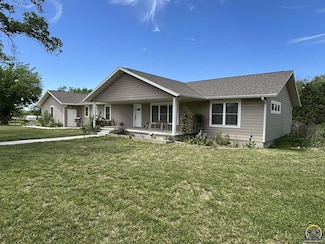 711 6th St, Cottonwood Falls, KS 66845