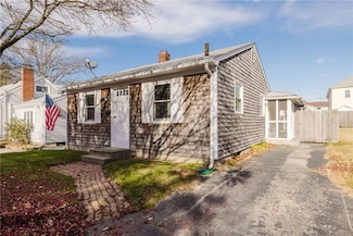 17 Whitaker Ave, Rumford, RI 02916