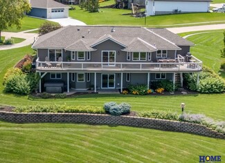 915 Dundee Ct, Crete, NE 68333