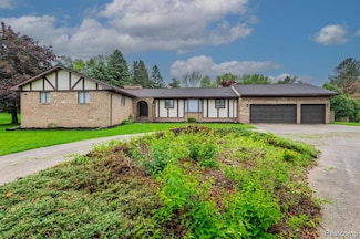 59663 Pettengill Dr, New Hudson, MI 48165