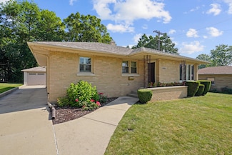 4450 67th St, Kenosha, WI 53142