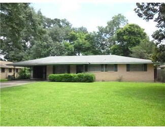 5711 Circle Dr, Alexandria, LA 71301