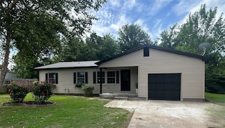 804 SE 7th St, Wagoner, OK 74467