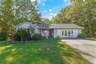 104 Fairway Ln, Westminster, SC 29693