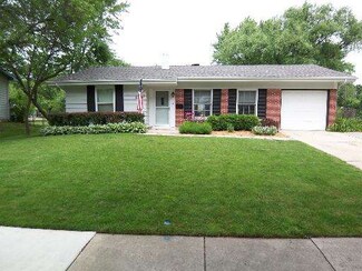 1130 Hermitage Ln, Hoffman Estates, IL 60169