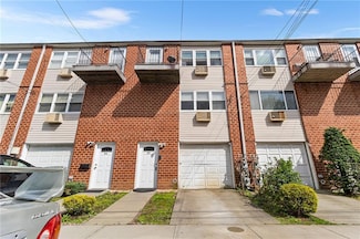52 Francine Ct Unit A, Staten Island, NY 10306