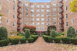 64-11 99th St Unit 3O4, Rego Park, NY 11374