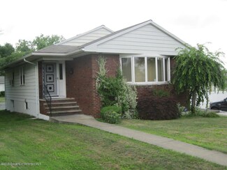 88 Winter St, Pittston Township, PA 18640