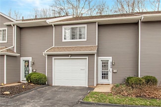 1754 Walnut Ln, Rocky River, OH 44116