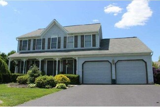 10 Horseshoe Dr, Morgantown, PA 19543