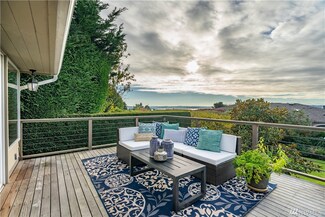1739 92nd Ave NE, Clyde Hill, WA 98004