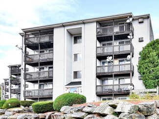 11 Gibbs St Unit 82, Worcester, MA 01607