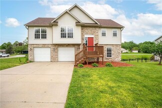 2401 Pine Ct, van Meter, IA 50261