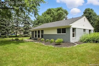 4736 Summerhill Dr, Clarkston, MI 48346