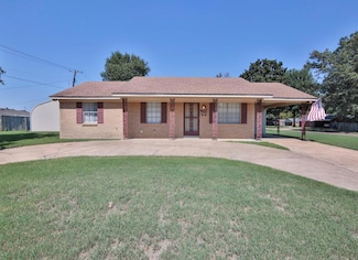 907 Dover Rd, West Memphis, AR 72301