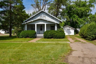 1004 Parker St, Cambridge, NE 69022
