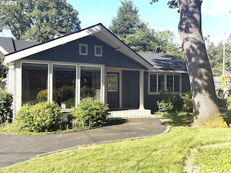 4884 Lamont Way, Lake Oswego, OR 97035
