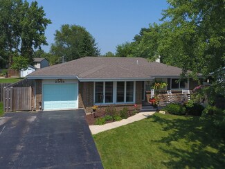 2314 E Beck Rd, Lindenhurst, IL 60046