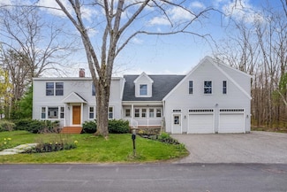 8 Raymond Rd, Falmouth, ME 04105