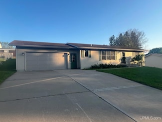 715 E Smith St, Iron Mountain, MI 49801