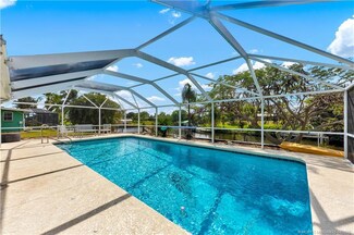 649 SE Calmoso Dr, Port Saint Lucie, FL 34983