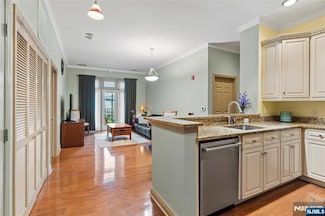 7400 River Rd Unit 120, North Bergen, NJ 07047