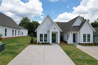 3240 Bradley Ln, Auburn, AL 36830