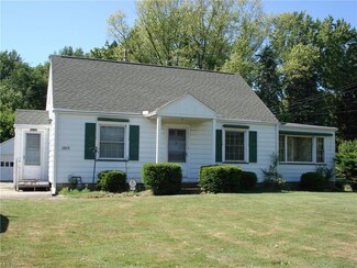 2829 E Center St, Conneaut, OH 44030