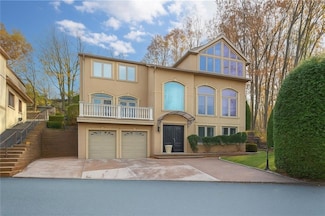 16 Diana Trail, Staten Island, NY 10304