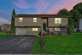 3 Ted Miller Dr, Maybrook, NY 12543