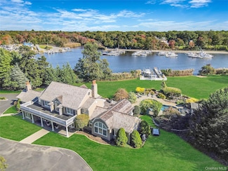 300 Maple St, Islip, NY 11751